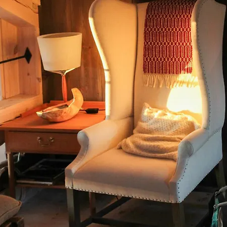 בית נופש Charming Log With Modern Luxury *