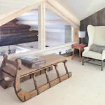 Semesterbostad Charming Log With Modern Luxury