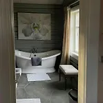 Semesterbostad Charming Log With Modern Luxury *
